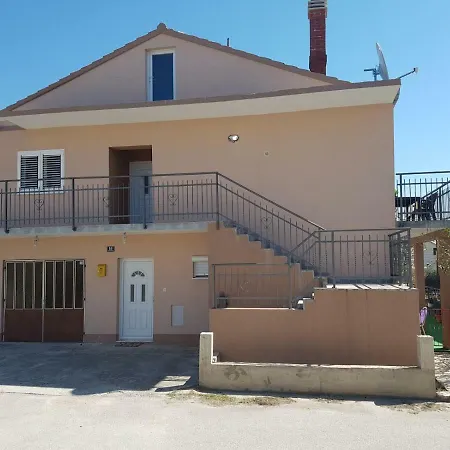 Apartman Lela *